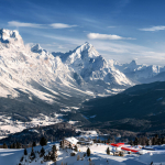 Dolomiti: la prima nevicata della stagione anticipa l'apertura delle piste da sci